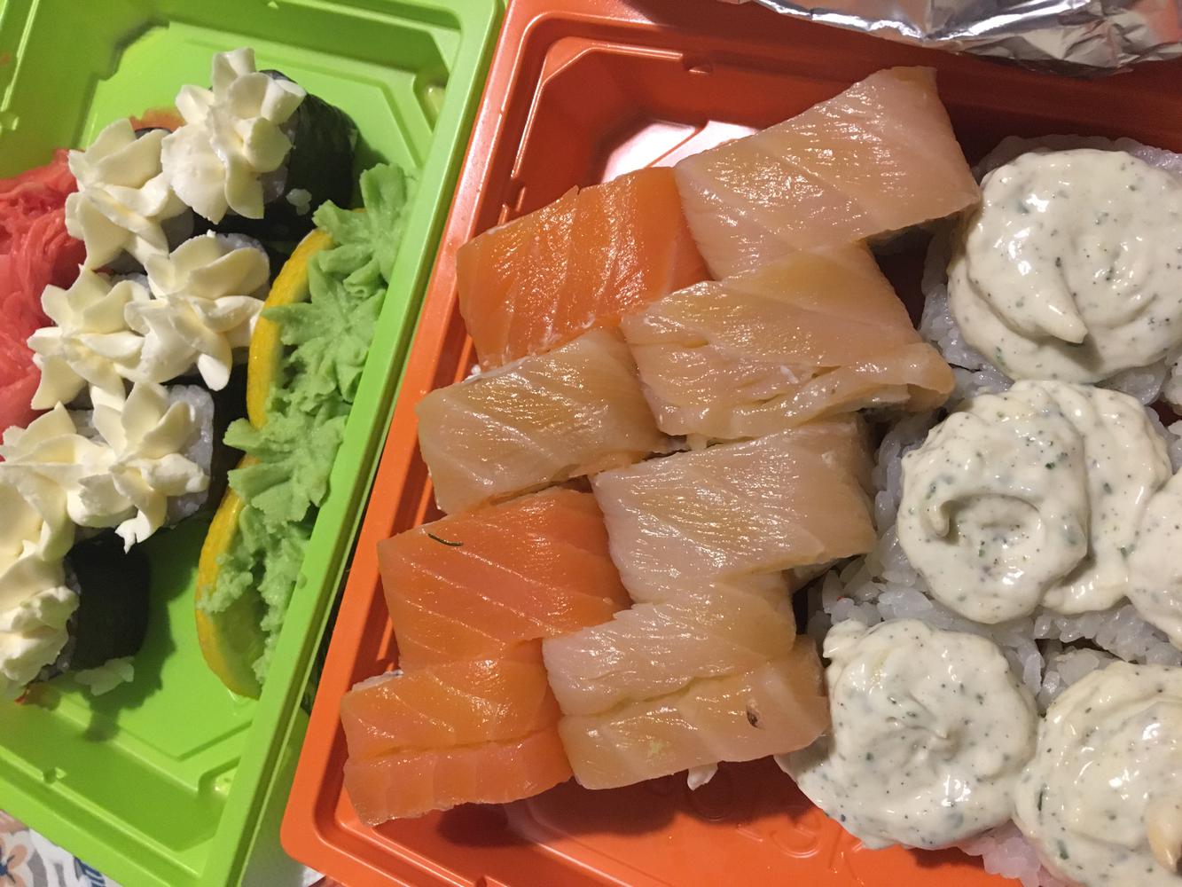 Не вкусные роллы, рыба непонятного цвета / Общий / MYBOX - Японская и паназиатская кухня